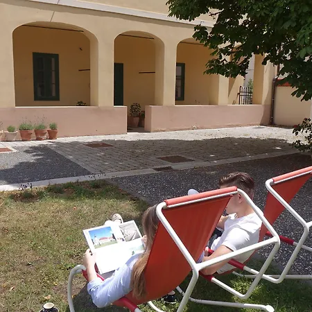 Castanea Bed & Breakfast 3*