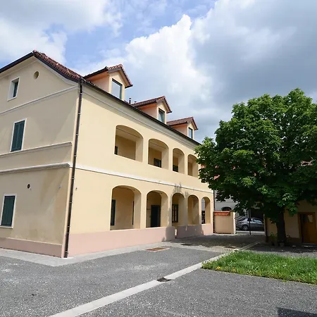 Castanea Nocleg ze śniadaniem 3*